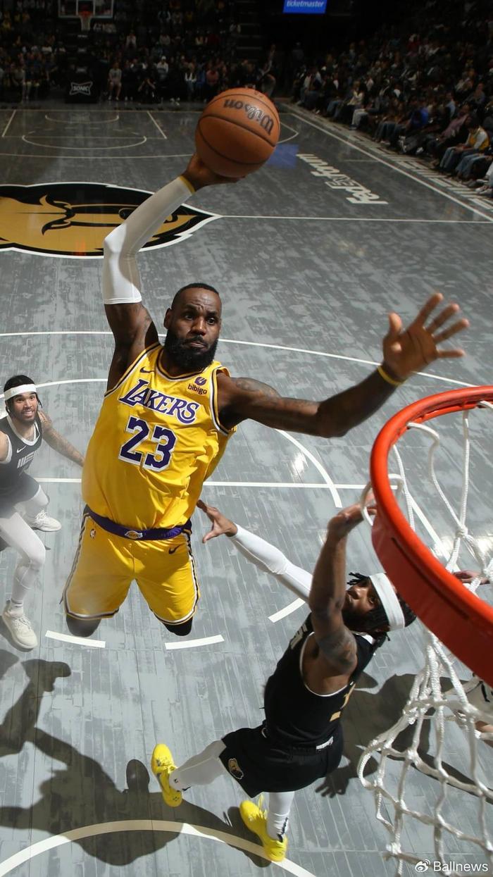 NG SPORTS-蒂姆连续七场比赛得分超过出色防守，湖人不断突破！