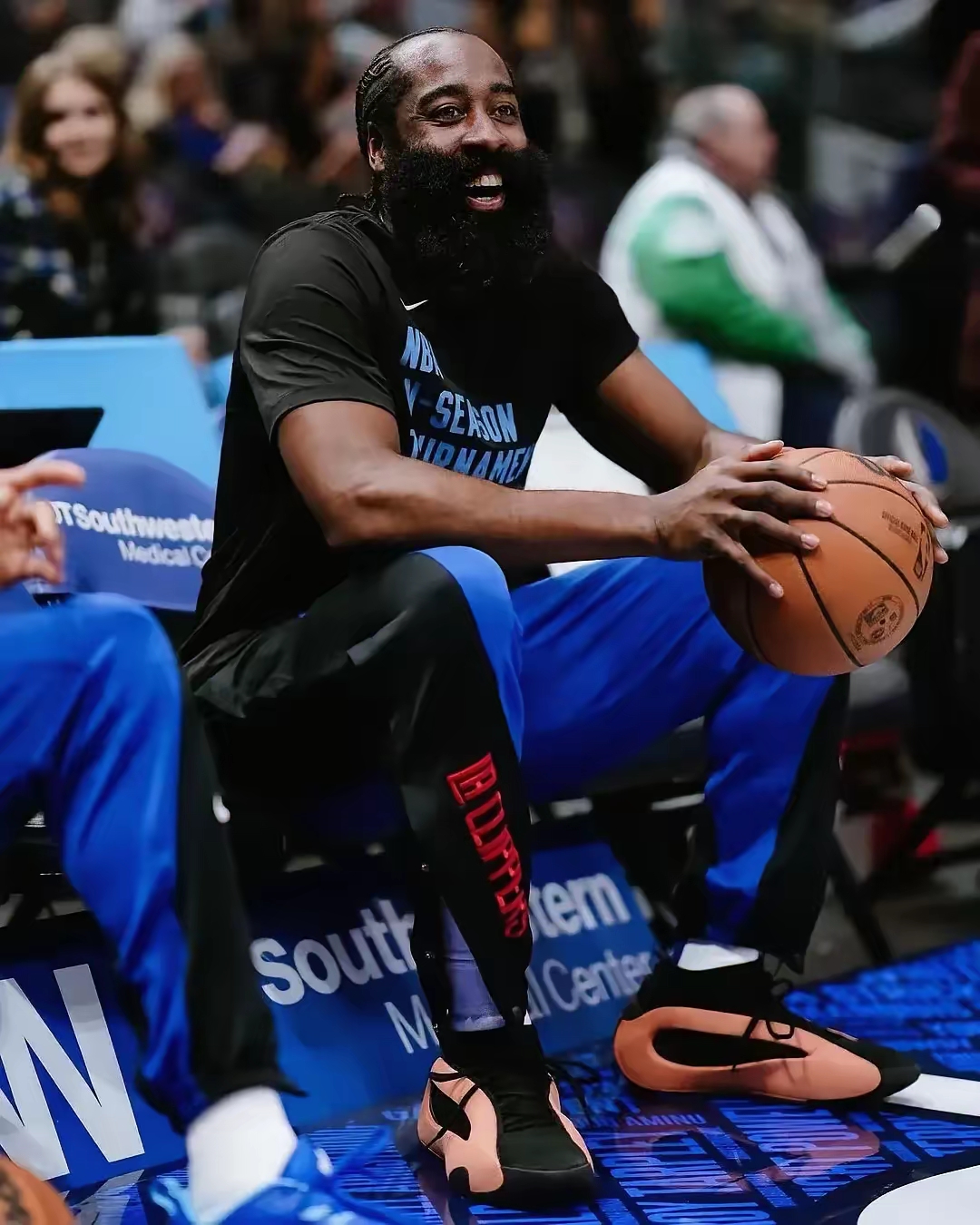 包含字母哥巅峰对决,哈登与70激战中国队分钟,爆冷胜负难料!的词条 包含字母哥巅峰对决,哈登与70激战中国队分钟,爆冷胜负难料!的词条