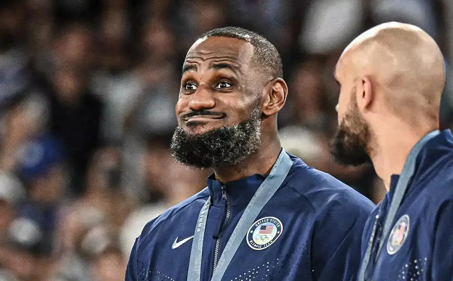 NG娱乐-詹姆斯回归赛场，势不可挡首场状态亮眼，中国队观众沸腾！的简单介绍